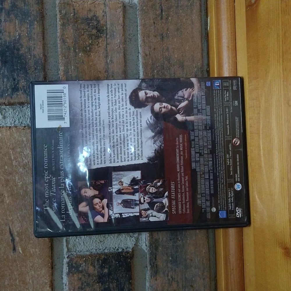 🧛♀️✨ Twilight DVD — Romance/Fantasy Favorite ✨🧛♂️ - Picture 3 of 6